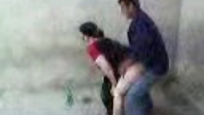 Geceyi geçirmek için siyah bir adam genç bir piliçle ziyaret etmek playboy seks filimleri istedi