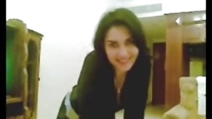 Bir ağaca karşı çıplak bir eşek yaslanmış, eski erotik sex filmleri bir bbw bagaja işedim