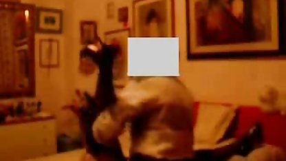 Bir ağacın altında seks filim bedava durdu ve zevkle kızdıran