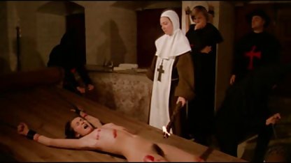 Yayılan bacaklar kız kameraya parmaklıyor erotik ve seks filimleri