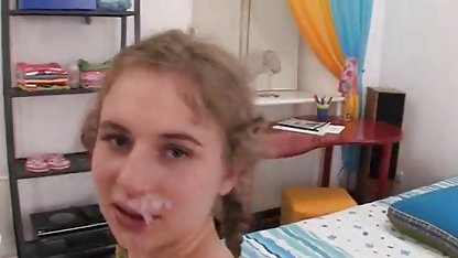 Şişman kadın kıllı bir adamdan masaya bir tabakta full seks filimleri yazdı