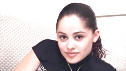 Bir kız arkadaşı uyandıktan pornu seks filimleri sonra, bir lezbiyen bir oyuncakla kendini becermek istedi