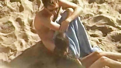 Kızın baldız seks filimleri bir oyuncakla mastürbasyon yapmasına yardım etmek için bitki yetiştirmek de istedim