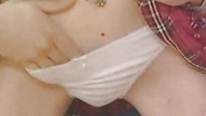 Bir gergin anüs ile sarışın bir mature seks filimleri daireye girmesine izin verildi