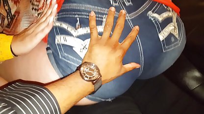 Ellerini okşama yabancıyı uyandırdı 2018 seks filimleri ve bir oral seks verdi