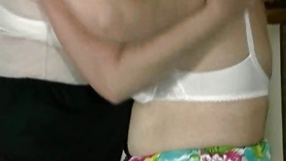 İnce esmer yatakta iki jocks teslim oldu hamile seks filimleri