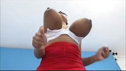 Gözlüklü genç bayan kamerada tüm hülya avsar sex filmi takılar gösterir