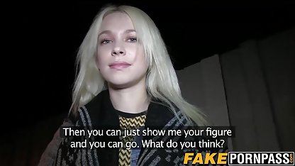 Sabahın erken gizli seks filimleri saatlerinde sarışın Lydia lanet olası