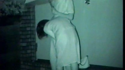 Çaydan sonra olgun bir kadın parmaklarıyla her nostalji seks filmleri iki deliği de mastürbasyon yapmak için çekildi