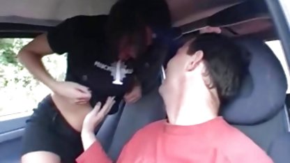Çabucak emildi ve bir üyeye oturdu yetişkin seks filimleri