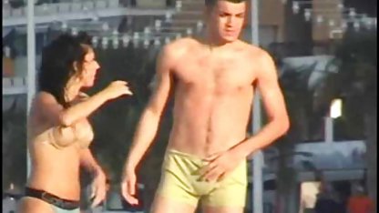 Karısının kıyafeti tarafından baştan ve mutfakta becerdin en çılgın seks filmleri başladı