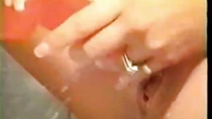 Salıncakta ünlülerin seks filimleri oturan, kız peed ve ıslak külotu çıkardı