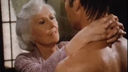 Kel hülya avsar sex filmi adam iki esmer ile bir serseri yaptı