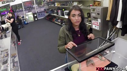 Tüylü kedi hd seks filimleri ile jimnastikçi sapanları yaymak